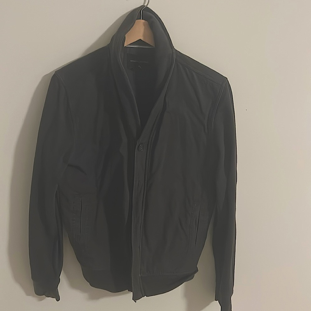 Banana Republic Cardigan Size Medium.

Smoke Free home.